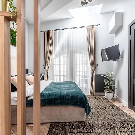 Apartment Sun Lighted Cathedral Square Studio *