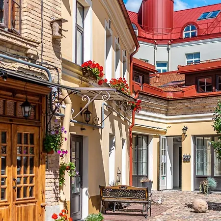 Sun Lighted Cathedral Square Studio Апартаменты *