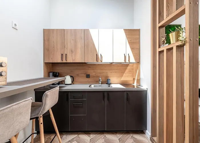 Sun Lighted Cathedral Square Studio Apartment *