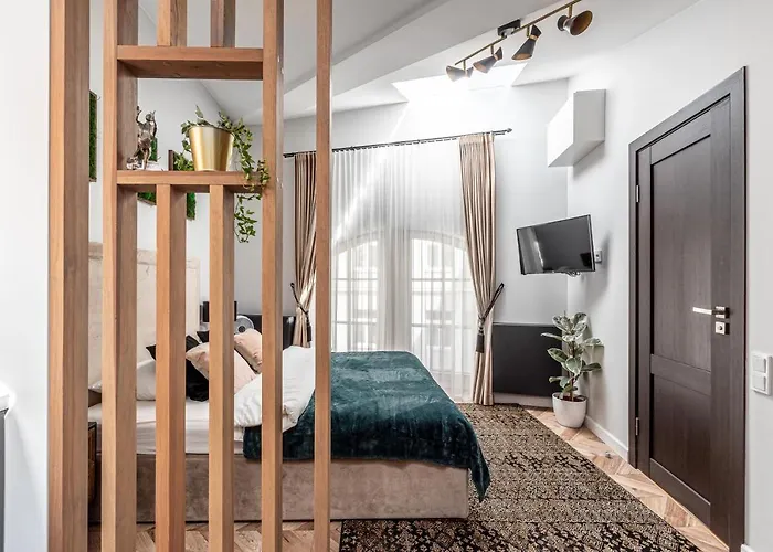 Sun Lighted Cathedral Square Studio Вильнюс