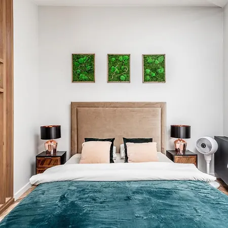 Sun Lighted Cathedral Square Studio Lägenhet